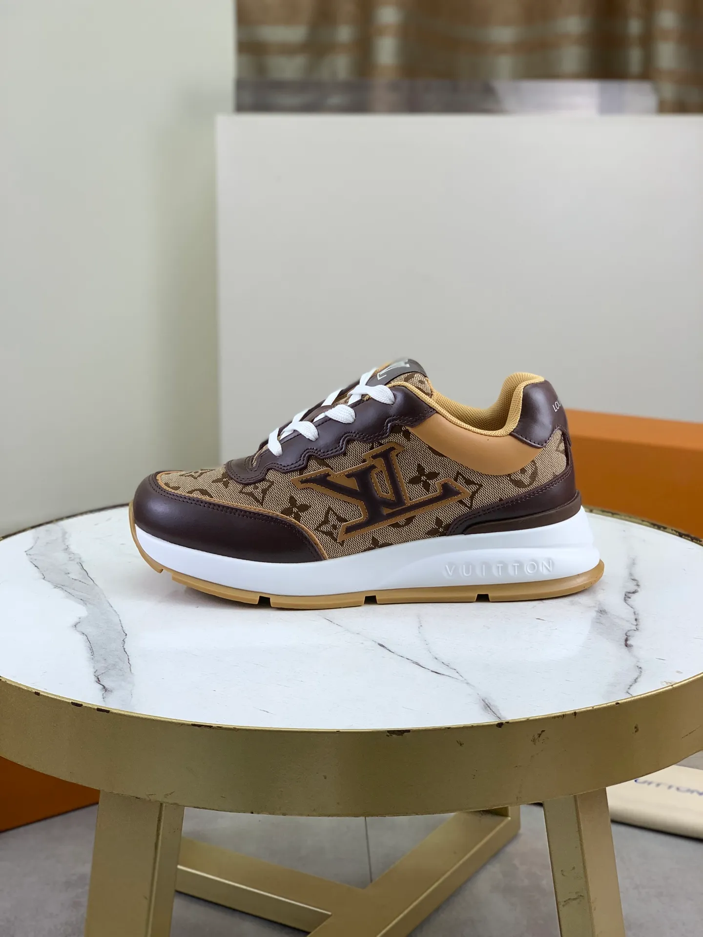 Factory price P700 💶 Top version [LOUIS VUITTON] Couple 🧑‍🤝‍🧑 Craftsman style Counter series (original order) New style 🍀LV Louis Vuitton - top version LV classic high-top trendy shoes! Made of imported original craft calfskin, original breathable lining, and original wear-resistant, lightweight, high-end TPU outsole! High quality products! 3️⃣ colors available, size: male 39-44 (45 46 customized)